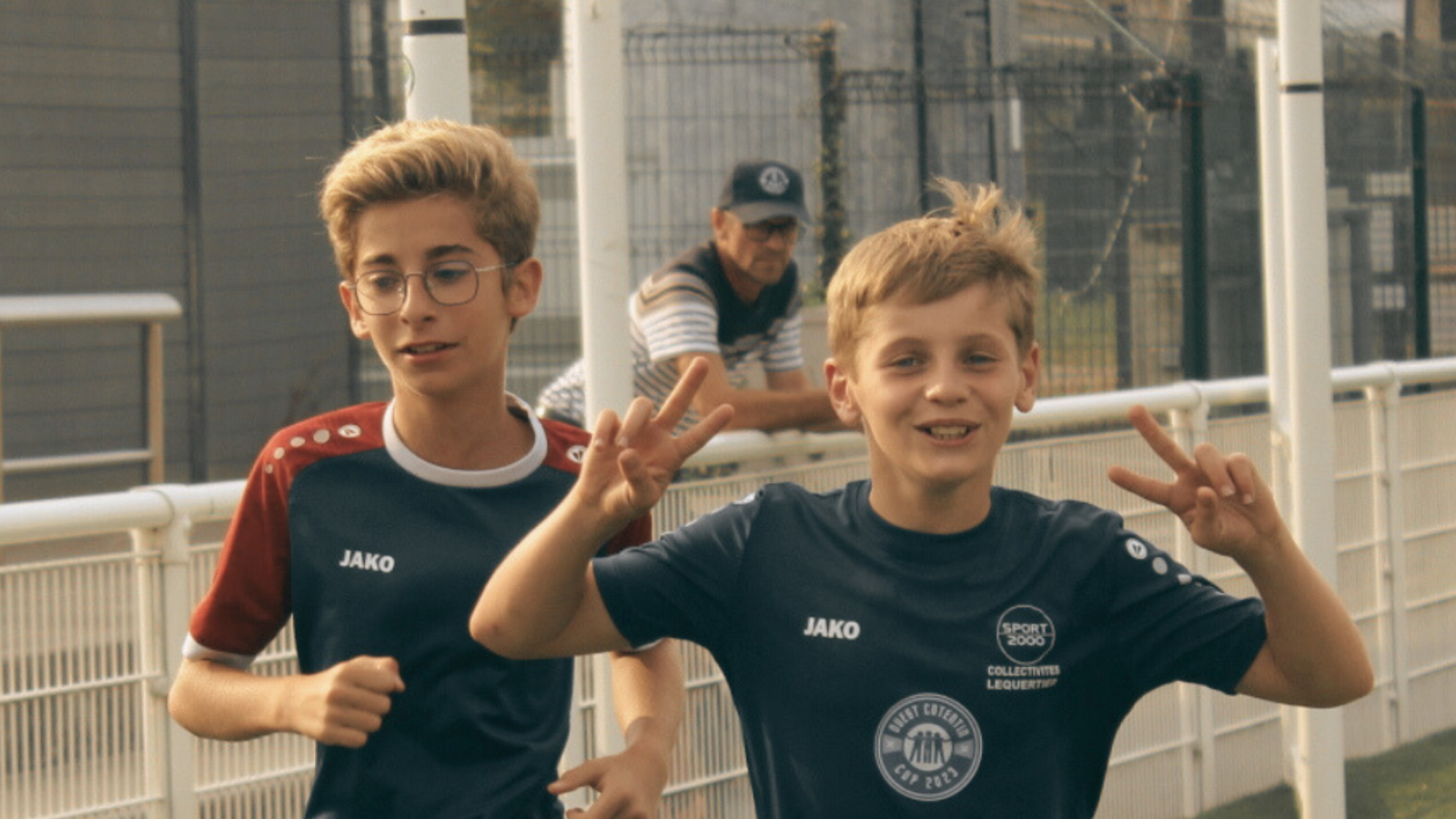 Suivez-nous sur nos réseaux !